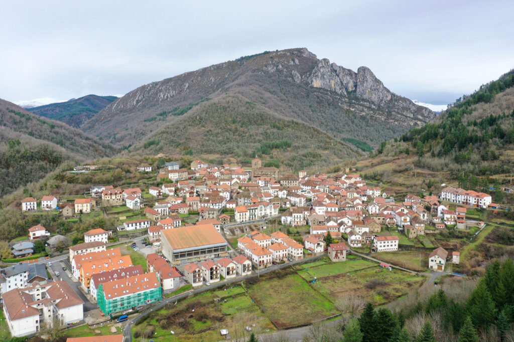 Isaba Basque Isaba suspende por un año la implantación de nuevos establecimientos de ...